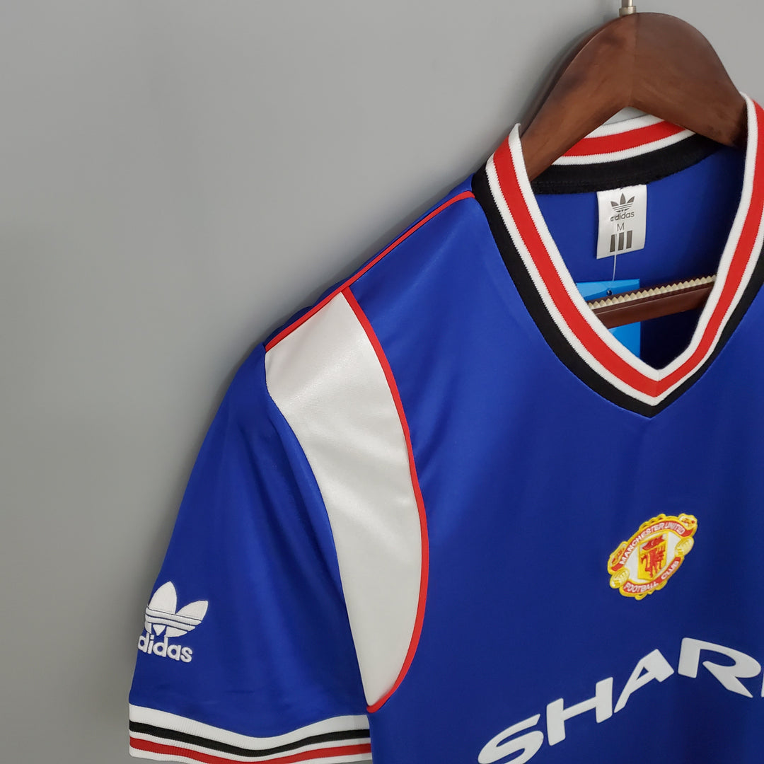 MANCHESTER UNITED 1985 - 1986 UDEBANE TRØJE