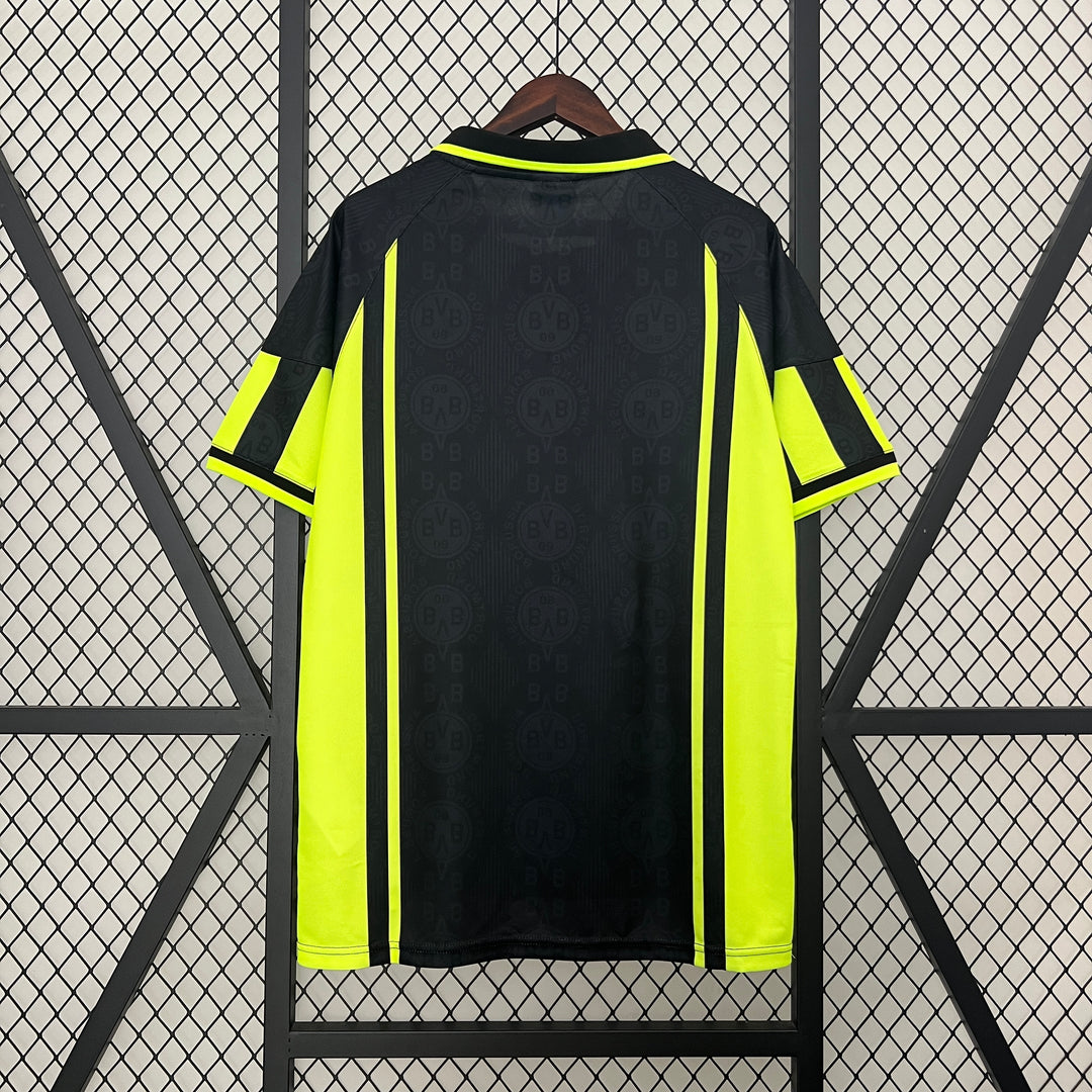 BORUSSIA DORTMUND 1996 - 1997 UDEBANE TRØJE